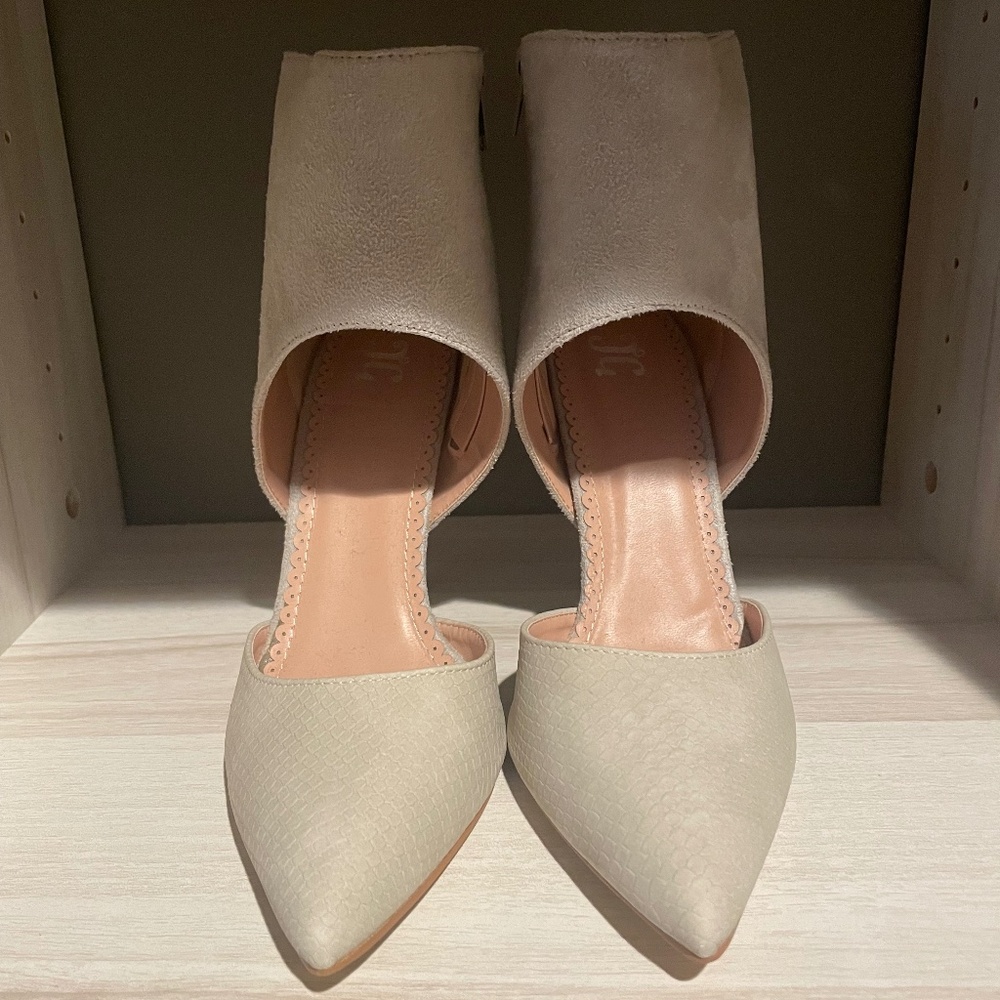 Grey pointed toe pump size 10